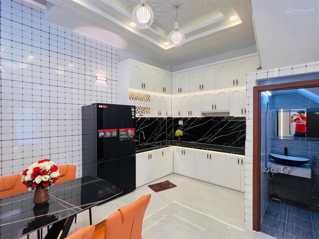 Chú chiến bán nhà tăng bạt hổ, p11, bình thạnh, giá 4tỷ gần đh văn lang, dt 76,5m2 thuê 27tr/th