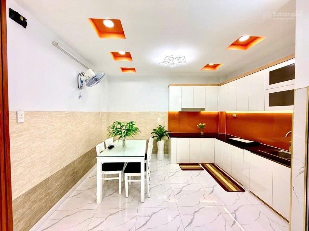 Chốt nhanh kẻo mất  chỉ 3tỷ4 bán nhà trần quang diệu p14 phú nhuận dt 72m2, gần bệnh viện an sinh