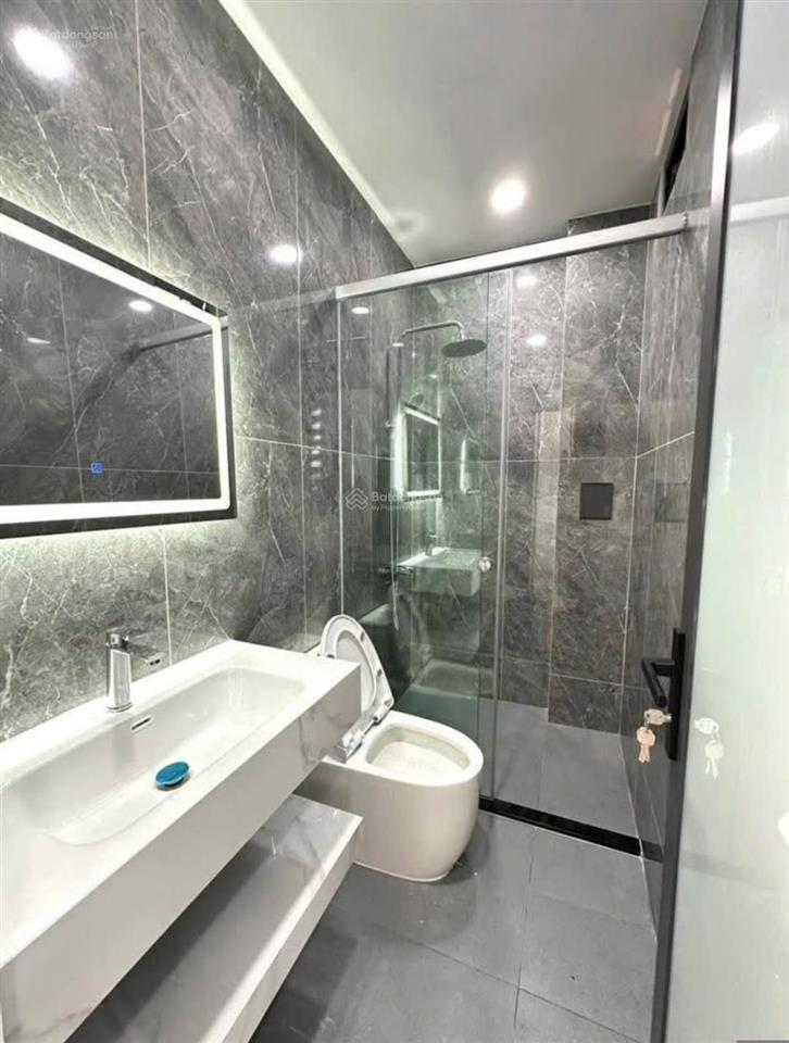 Tôi cần bán nhà lý chính thắng, võ thị sáu, q3 giá 4tỷ6 gần thpt nguyễn thị diệu, dt 80m2