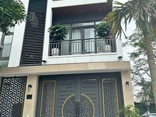 Tôi cần bán nhà lý chính thắng, võ thị sáu, q3 giá 4tỷ6 gần thpt nguyễn thị diệu, dt 80m2