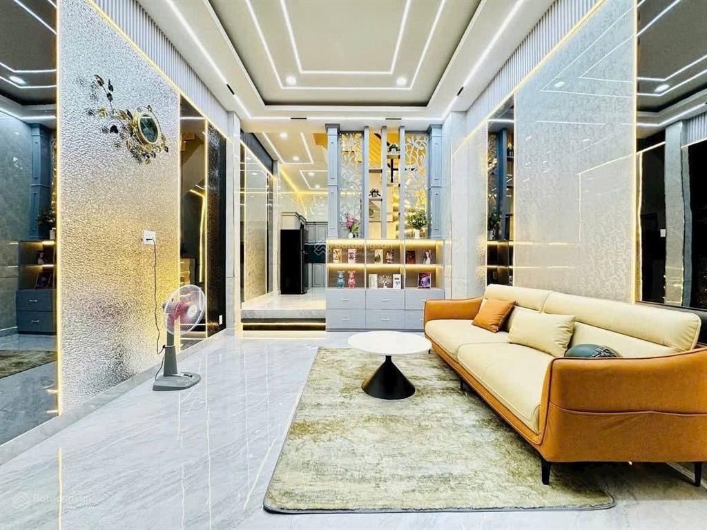 Kẹt vốn kinh doanh bán gấp nhà trần văn đang, p11, q3, cách ga sài gòn 800m, dt 69,3m2
