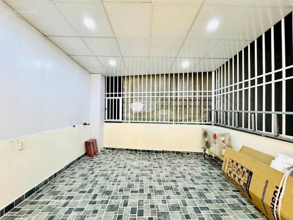 Kẹt vốn kinh doanh bán gấp nhà trần văn đang, p11, q3, cách ga sài gòn 800m, dt 69,3m2