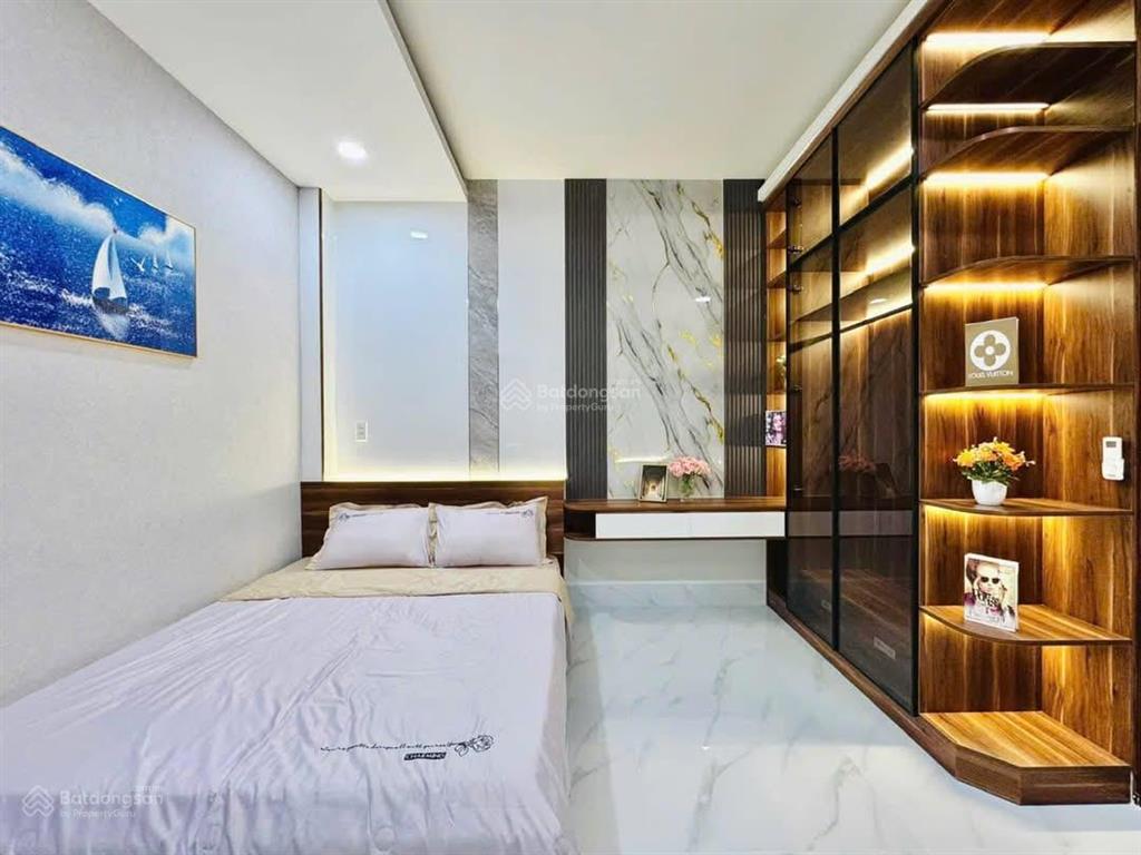 Chủ đi định cư cần bán nhà lê văn sỹ, p4, q3 gần thcs đoàn thị điểm, dt 72m2 còn hđ thuê