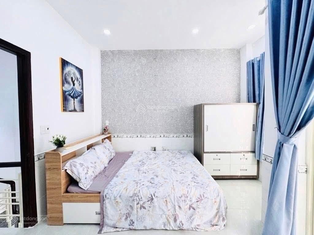 Tôi cần bán nhà huyền quang, tân định, q1, gần chợ tân định, dt 70,4m2, cho thuê 40tr/th