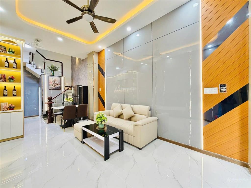 Bán gấp nhà trần quang diệu, p14, q3 gần bv an sinh, dt 75,6m2 cho thuê 33tr/th