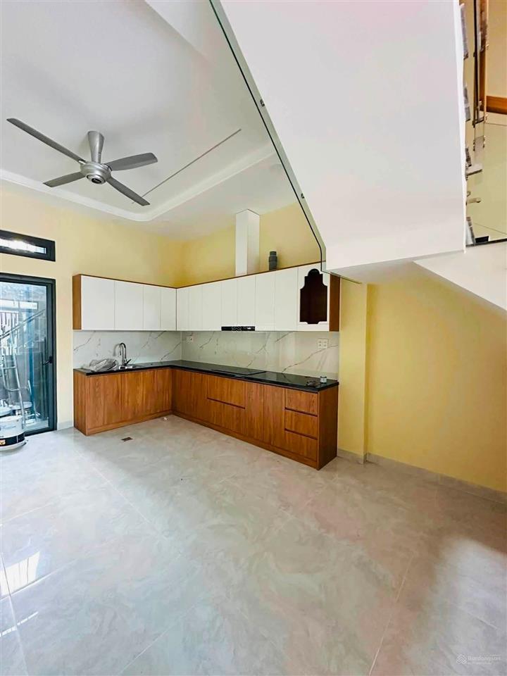 Chị hoa bán nhà bạch vân p5 q5 gần bệnh viện nhiệt đới dt 76,44m2 cho thuê 20tr/th