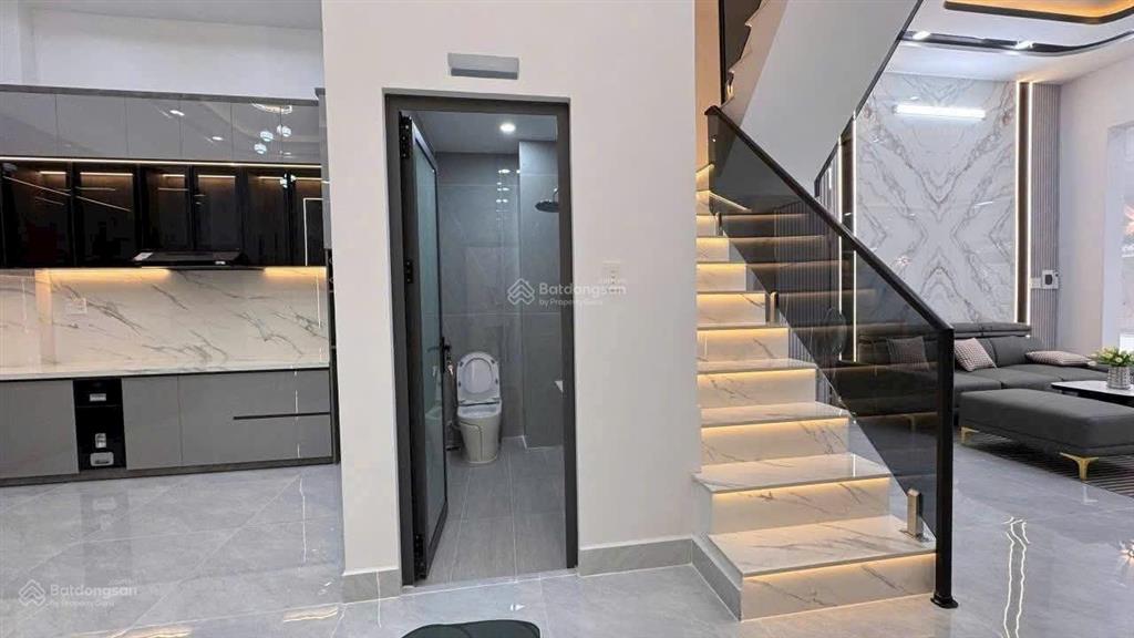 Chú hoà bán nhà tân phước, p6, q10, dt 72m2, gần chợ nhật tảo cho thuê 20tr/th