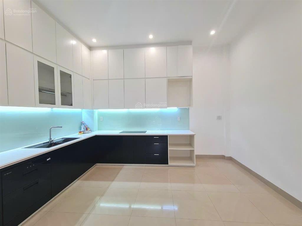 Nhà đường lê hồng phong, p2 quận 5. dt 74,5m2 (ngang 4,5m) giá 4.280 tỷ. gần đh y dược
