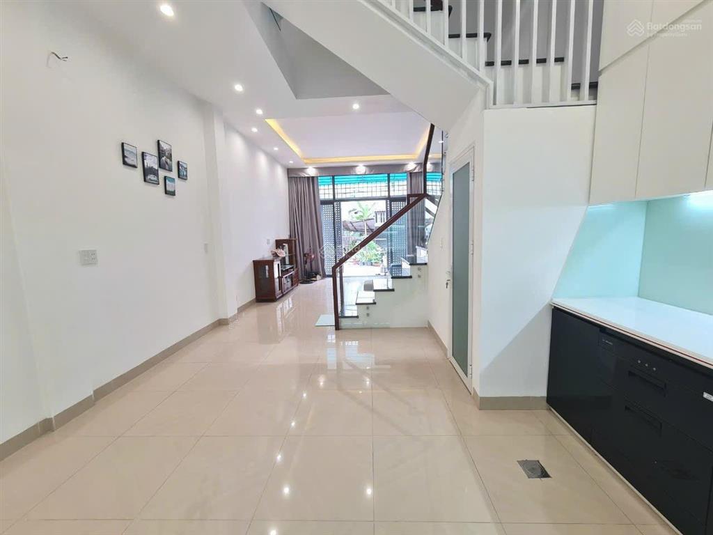 Nhà đường lê hồng phong, p2 quận 5. dt 74,5m2 (ngang 4,5m) giá 4.280 tỷ. gần đh y dược
