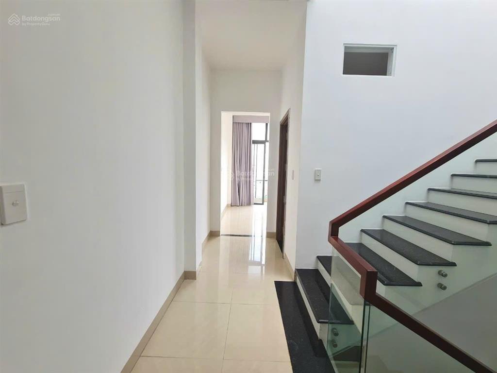 Nhà đường lê hồng phong, p2 quận 5. dt 74,5m2 (ngang 4,5m) giá 4.280 tỷ. gần đh y dược