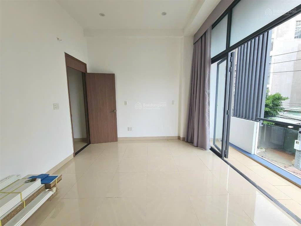 Nhà đường lê hồng phong, p2 quận 5. dt 74,5m2 (ngang 4,5m) giá 4.280 tỷ. gần đh y dược