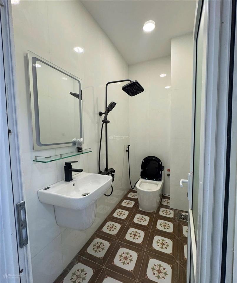 Gấp! bán nhà đường nguyễn hữu cầu q1. 52m2 (4m x13m) giá 2.850 ty .1 trệt, 1 lầu, 3 phòng ngủ