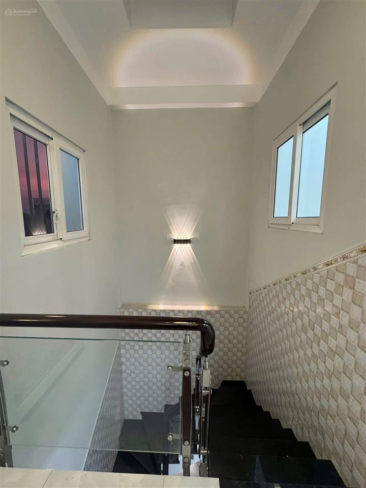 Gấp! bán nhà đường nguyễn hữu cầu q1. 52m2 (4m x13m) giá 2.850 ty .1 trệt, 1 lầu, 3 phòng ngủ