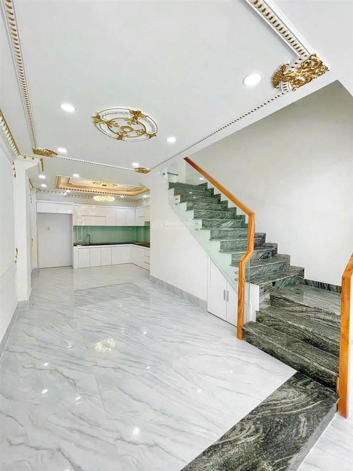 Nhà ngộp. đường trương định, q3. 65m2, đang cho thuê 25tr/tháng. giáp quận 1