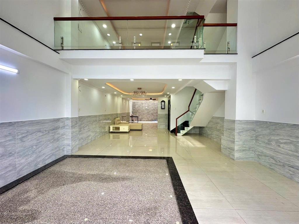 Nhà ngộp. đường trương định, q3. 65m2, đang cho thuê 25tr/tháng. giáp quận 1