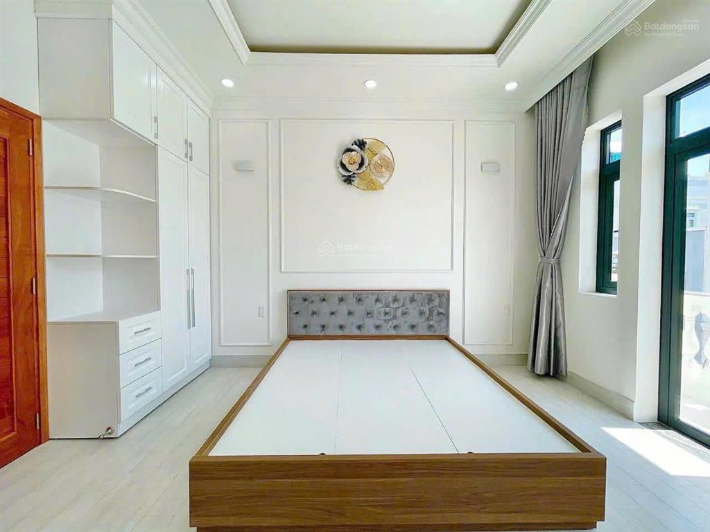 Nhà ngộp. đường trương định, q3. 65m2, đang cho thuê 25tr/tháng. giáp quận 1