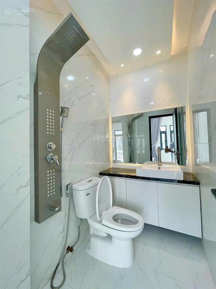 Nhà ngộp. đường trương định, q3. 65m2, đang cho thuê 25tr/tháng. giáp quận 1