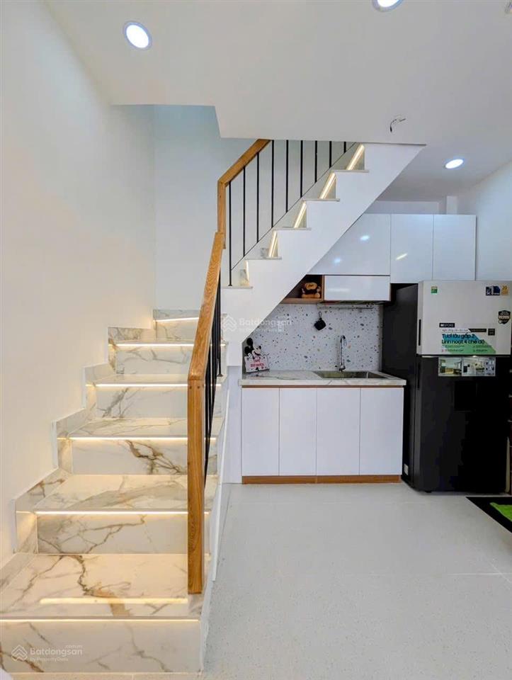 Bán gấp căn nhà 1 trệt 1 lầu, đường cao thắng, p. 12, q. 10. 63,5m2, gần cc hà đô