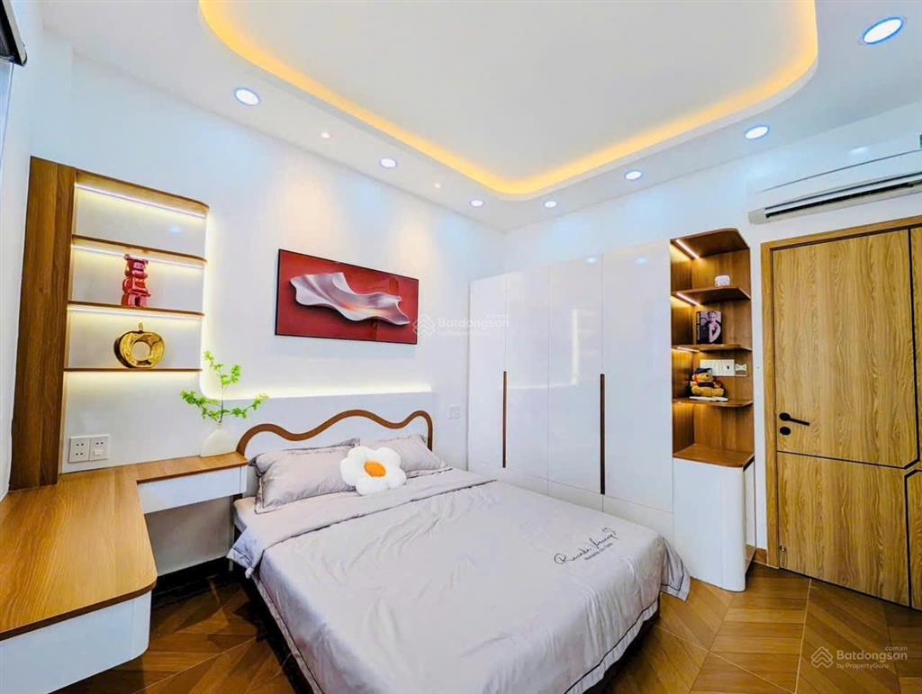 Bán gấp căn nhà 1 trệt 1 lầu, đường cao thắng, p. 12, q. 10. 63,5m2, gần cc hà đô