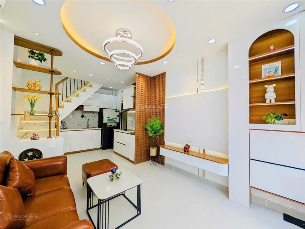 Bán gấp căn nhà 1 trệt 1 lầu, đường cao thắng, p. 12, q. 10. 63,5m2, gần cc hà đô