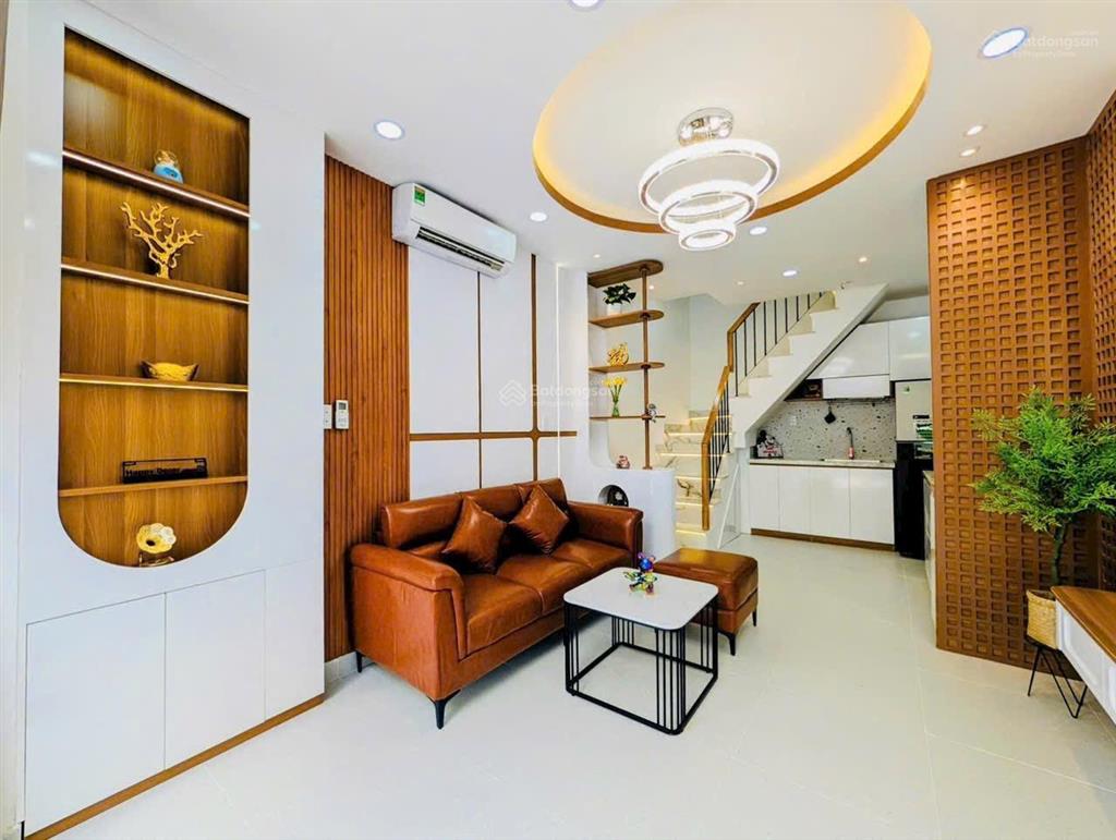 Bán gấp căn nhà 1 trệt 1 lầu, đường cao thắng, p. 12, q. 10. 63,5m2, gần cc hà đô