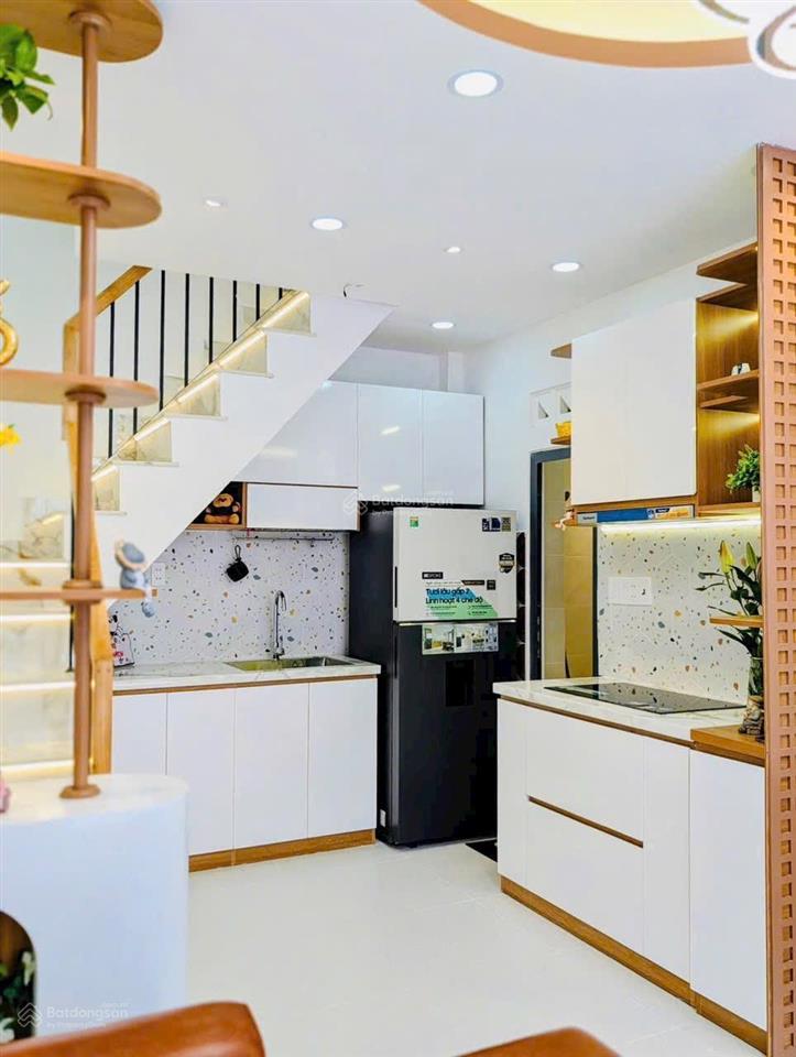 Bán gấp căn nhà 1 trệt 1 lầu, đường cao thắng, p. 12, q. 10. 63,5m2, gần cc hà đô