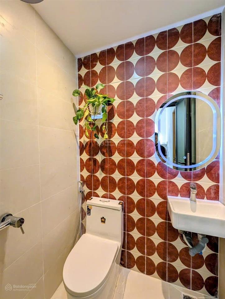 Bán gấp căn nhà 1 trệt 1 lầu, đường cao thắng, p. 12, q. 10. 63,5m2, gần cc hà đô