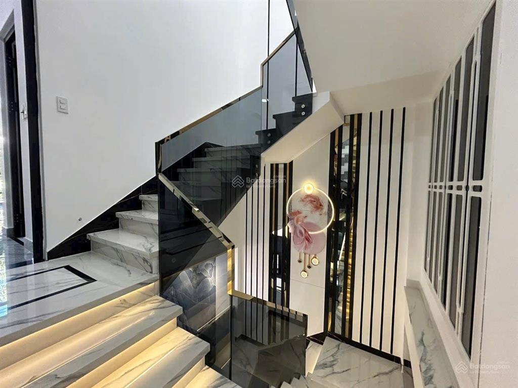 Bán nhà đường ngô quyền, quận 5. dt 75m2/ giá 3.380 tỷ. nhà 2 tầng, gần đh y dược