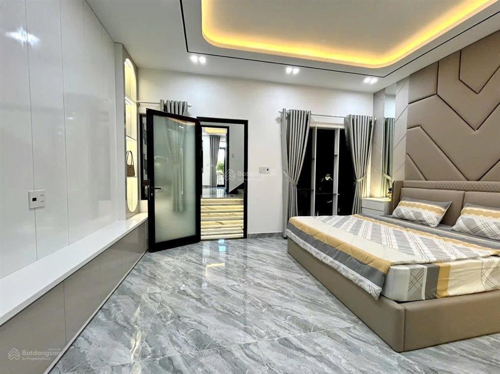 Bán nhà đường ngô quyền, quận 5. dt 75m2/ giá 3.380 tỷ. nhà 2 tầng, gần đh y dược