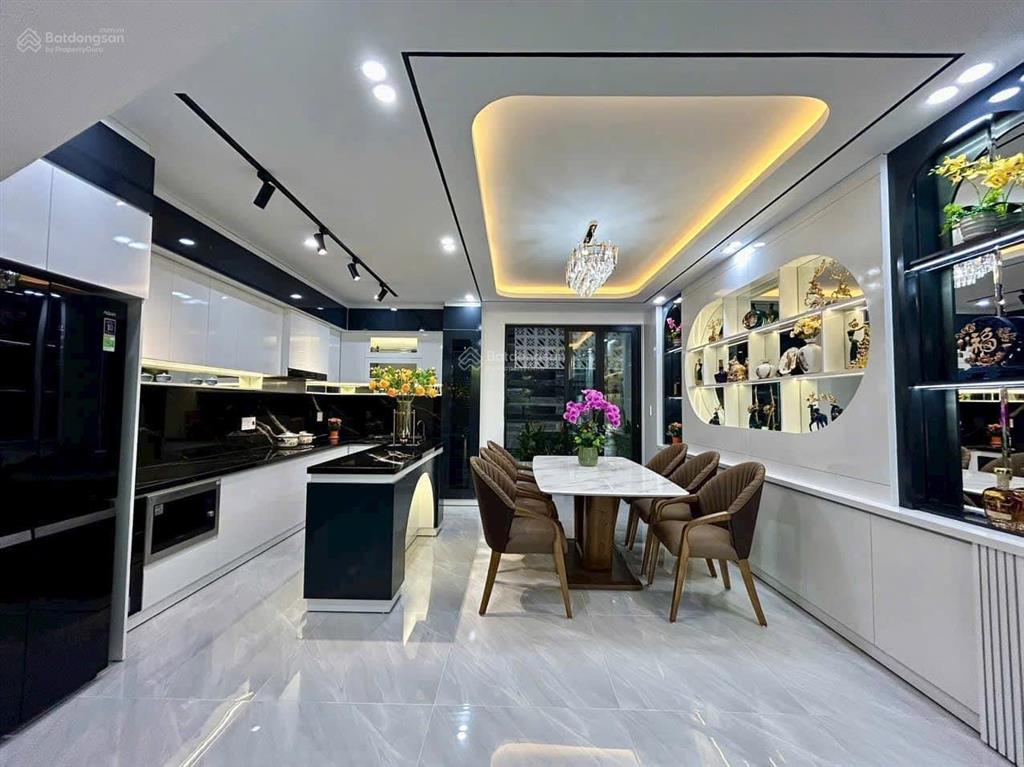Bán nhà đường ngô quyền, quận 5. dt 75m2/ giá 3.380 tỷ. nhà 2 tầng, gần đh y dược