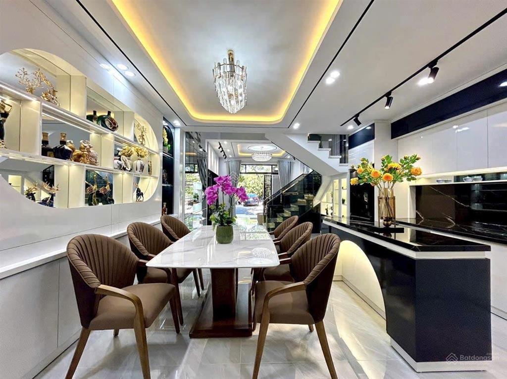 Bán nhà đường ngô quyền, quận 5. dt 75m2/ giá 3.380 tỷ. nhà 2 tầng, gần đh y dược