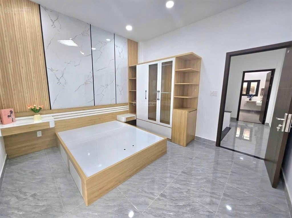 Nhà đường nguyễn phi khanh quận 1. 42m2 (4m x 11m) giá 2.580 tỷ . trung tâm quận 1
