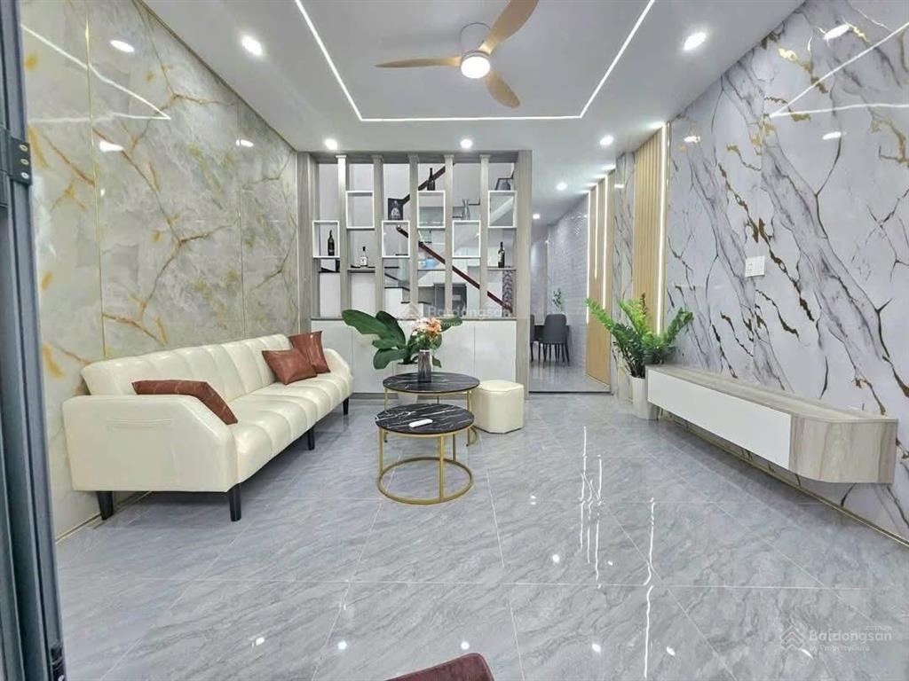 Nhà đường nguyễn phi khanh quận 1. 42m2 (4m x 11m) giá 2.580 tỷ . trung tâm quận 1