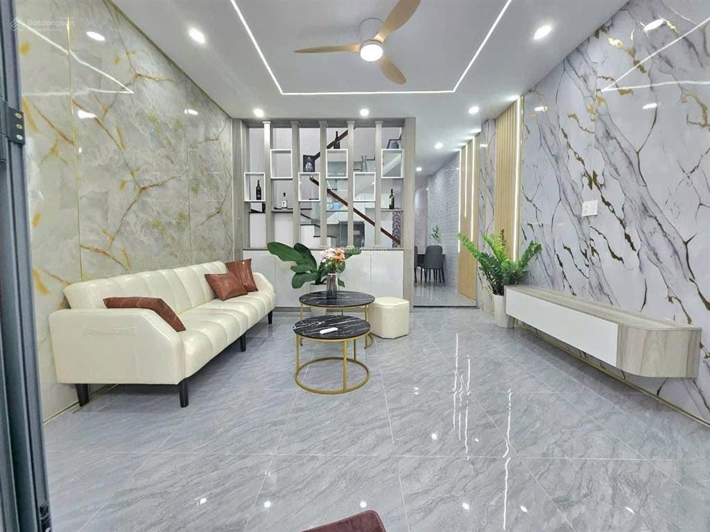 Nhà đường nguyễn phi khanh quận 1. 42m2 (4m x 11m) giá 2.580 tỷ . trung tâm quận 1
