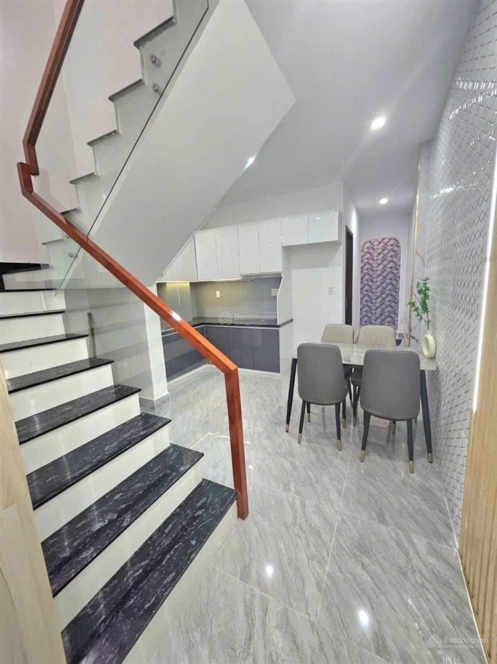 Nhà đường nguyễn phi khanh quận 1. 42m2 (4m x 11m) giá 2.580 tỷ . trung tâm quận 1