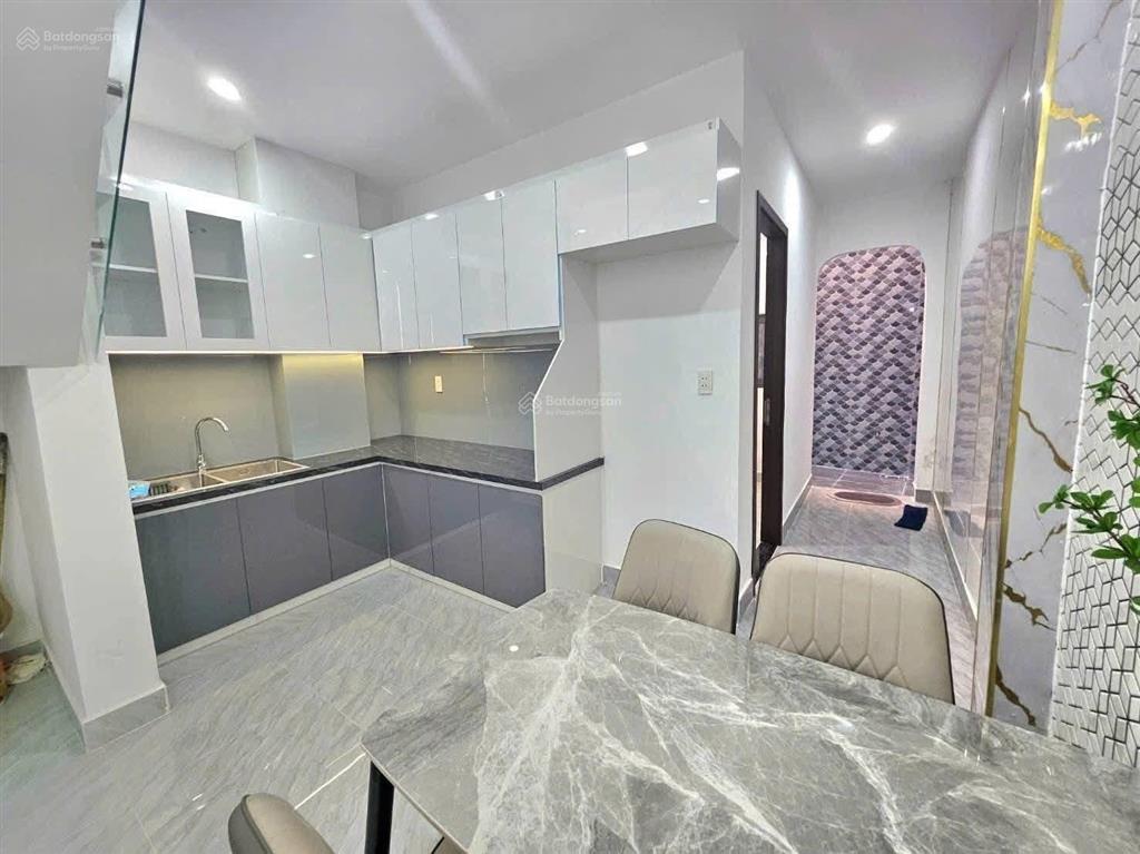 Nhà đường nguyễn phi khanh quận 1. 42m2 (4m x 11m) giá 2.580 tỷ . trung tâm quận 1