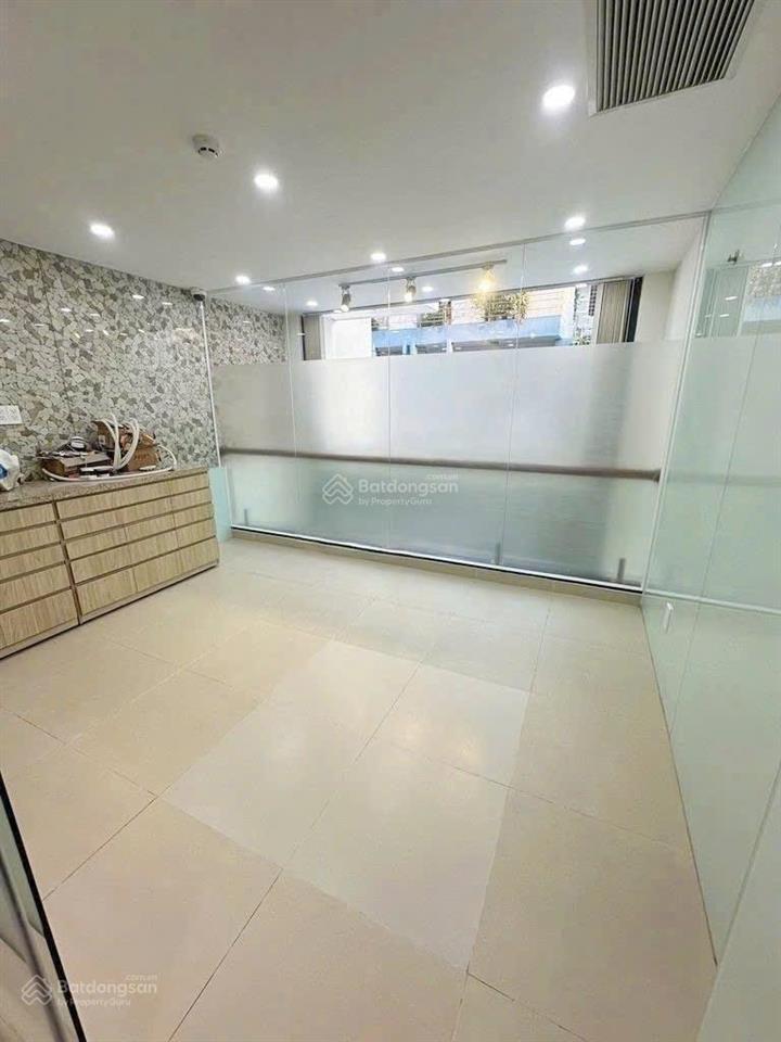 Bán căn nhà đường phùng hưng, quận 5. dt 67m2 (4,5m x 13,7m) giá 3.280 ty. đang cho thuê 25tr/th