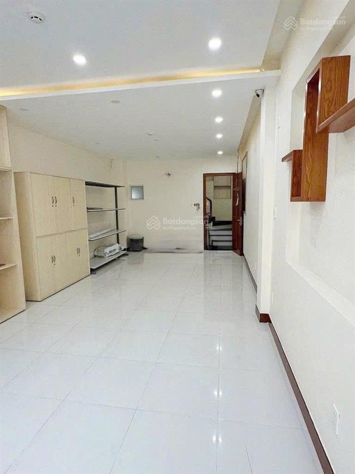 Bán căn nhà đường phùng hưng, quận 5. dt 67m2 (4,5m x 13,7m) giá 3.280 ty. đang cho thuê 25tr/th