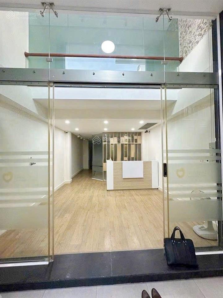 Bán căn nhà đường phùng hưng, quận 5. dt 67m2 (4,5m x 13,7m) giá 3.280 ty. đang cho thuê 25tr/th