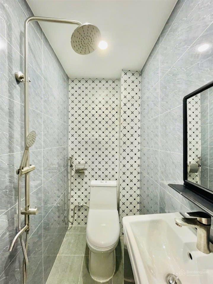 Bán nhà ngay mặt tiền nguyễn công hoan, p7 phú nhuận dt 42m2. ngay phố phan xích long