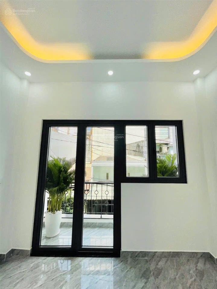 Bán nhà ngay mặt tiền nguyễn công hoan, p7 phú nhuận dt 42m2. ngay phố phan xích long