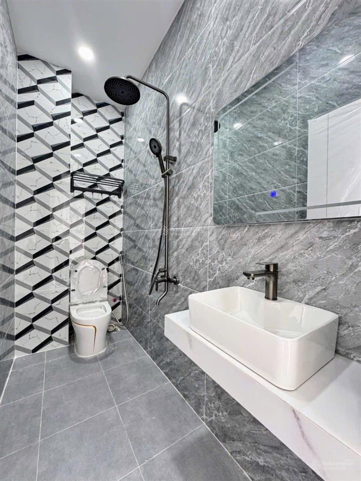 Bán nhà đường nguyễn hữu hào/ quận 4 ,dt 63m2(4m x 15,7m ) giá 2tỷ 865. gần đường hoàng diệu