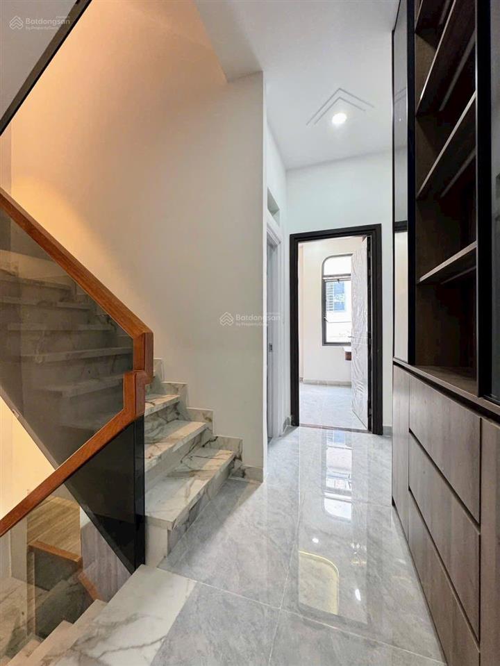 Bán nhà đường nguyễn hữu hào/ quận 4 ,dt 63m2(4m x 15,7m ) giá 2tỷ 865. gần đường hoàng diệu