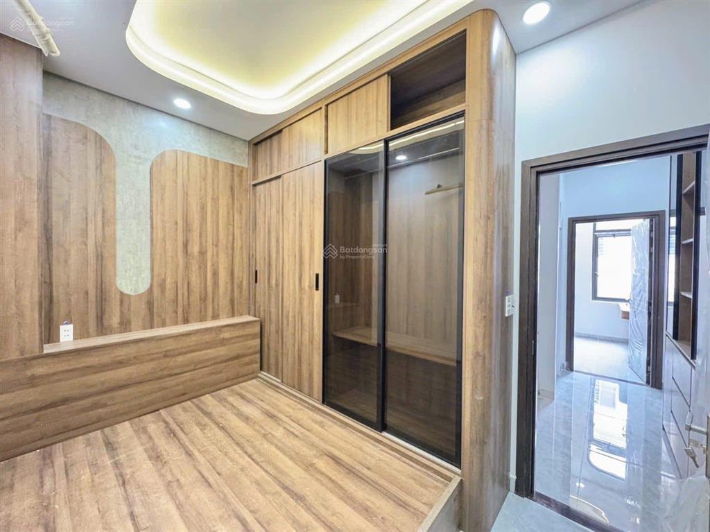 Bán nhà đường nguyễn hữu hào/ quận 4 ,dt 63m2(4m x 15,7m ) giá 2tỷ 865. gần đường hoàng diệu