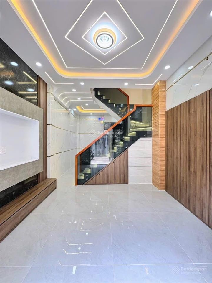 Bán nhà đường nguyễn hữu hào/ quận 4 ,dt 63m2(4m x 15,7m ) giá 2tỷ 865. gần đường hoàng diệu