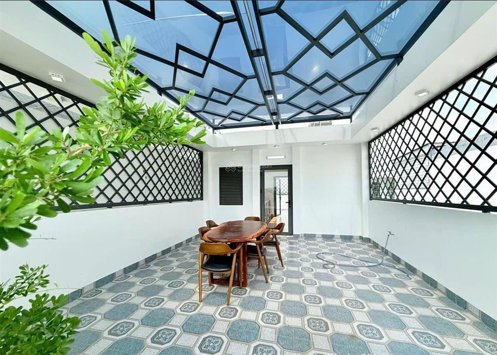 Bán gấp nhà đường lò siêu, q11. dt 63m2 (4,5m x 14m) giá 5.9 tỷ. thông ra đường 3 tháng 2