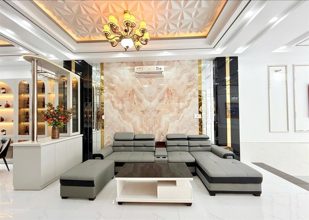 Bán gấp nhà đường lò siêu, q11. dt 63m2 (4,5m x 14m) giá 5.9 tỷ. thông ra đường 3 tháng 2