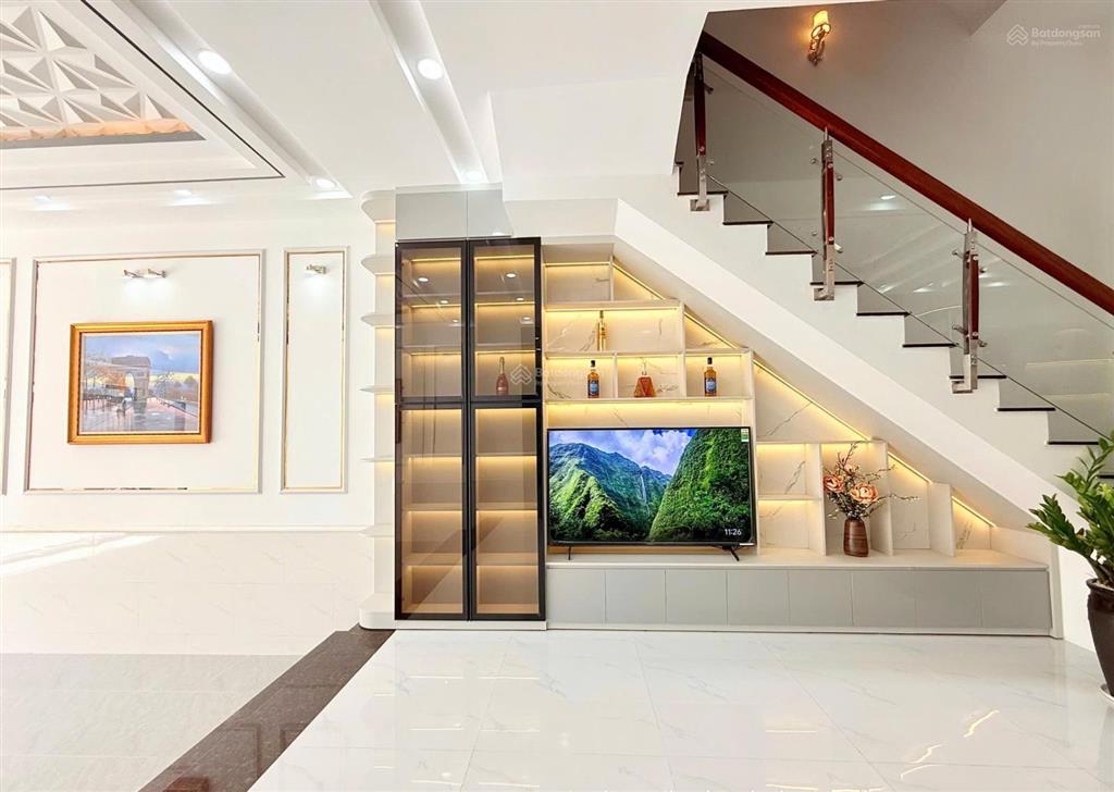 Bán gấp nhà đường lò siêu, q11. dt 63m2 (4,5m x 14m) giá 5.9 tỷ. thông ra đường 3 tháng 2