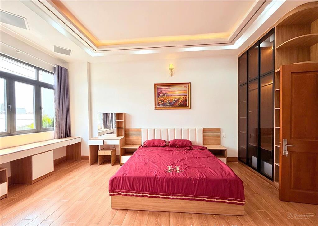 Bán gấp nhà đường lò siêu, q11. dt 63m2 (4,5m x 14m) giá 5.9 tỷ. thông ra đường 3 tháng 2