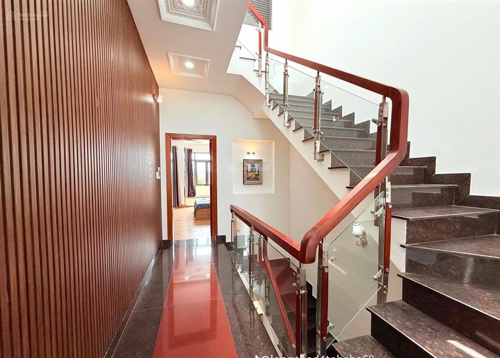Bán gấp nhà đường lò siêu, q11. dt 63m2 (4,5m x 14m) giá 5.9 tỷ. thông ra đường 3 tháng 2